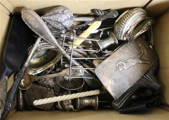 A group of assorted small silver including an Edwardian book cover decorated with a golfer